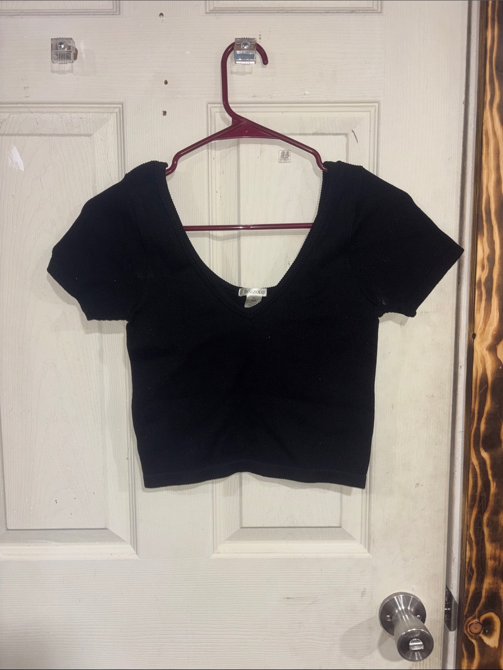 Bozzolo Black Ribbed V-Neck Crop Top